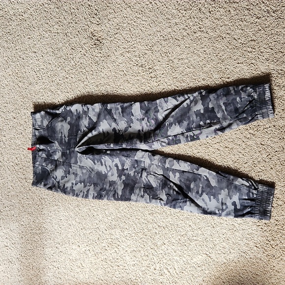 Spanx stretch twill cargo jogger. Backwash camo. Size Small. - Picture 1 of 7